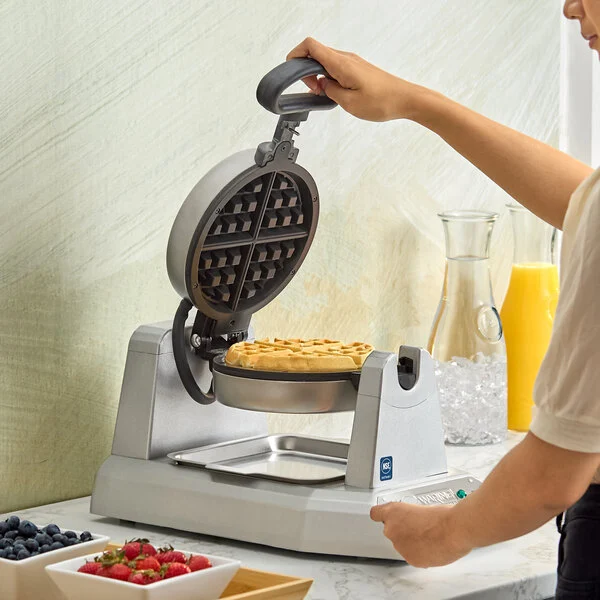 Waring  Single Belgian Waffle Iron / Maker - 120V